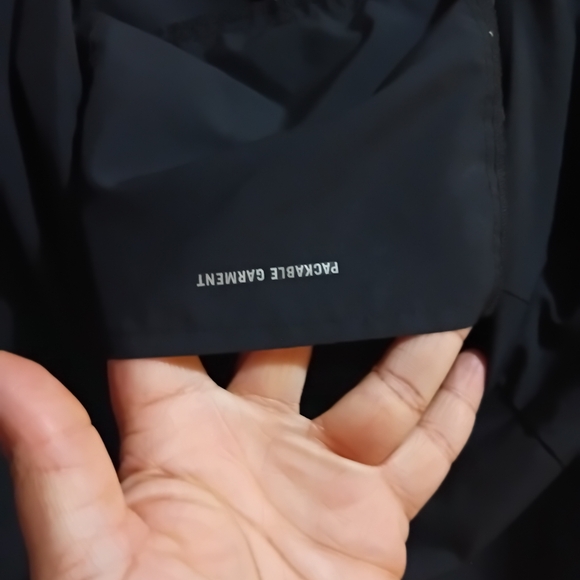 Nike New York Poncho - Picture 9 of 10